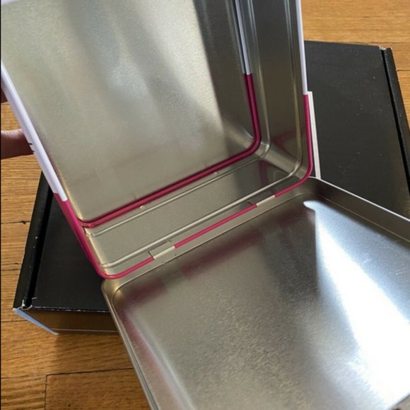 Hello Kitty Tin Lunch Box - Picture 7 of 8